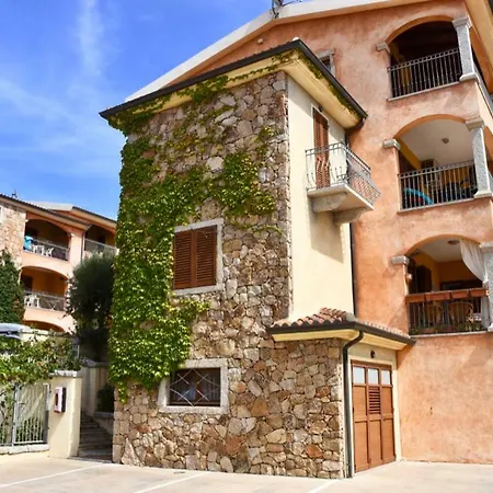 La Pavoncella Apartment *